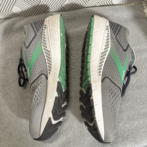 Brooks sneakers Gray and Green Athletic Shoes Brooks Ariel 20 women’s 11 wide - Picture 3 of 14